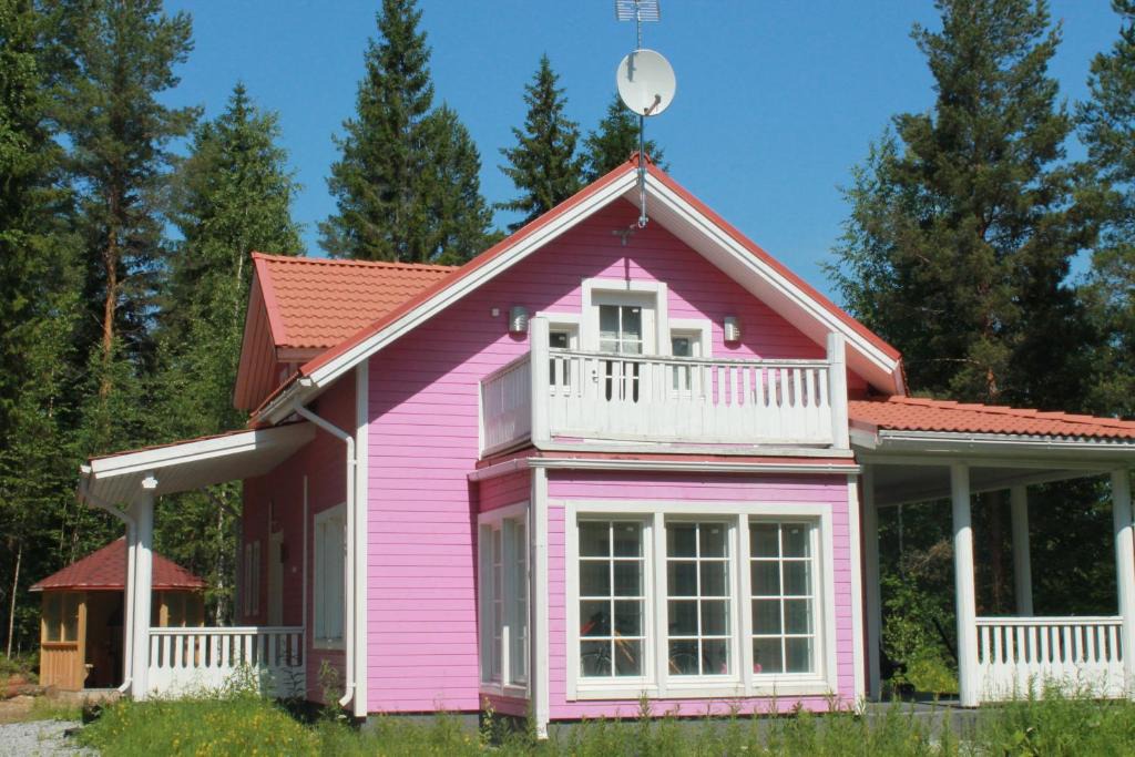 Enonkoski House | Коттедж в Финляндии, Enonkoski (розовый)