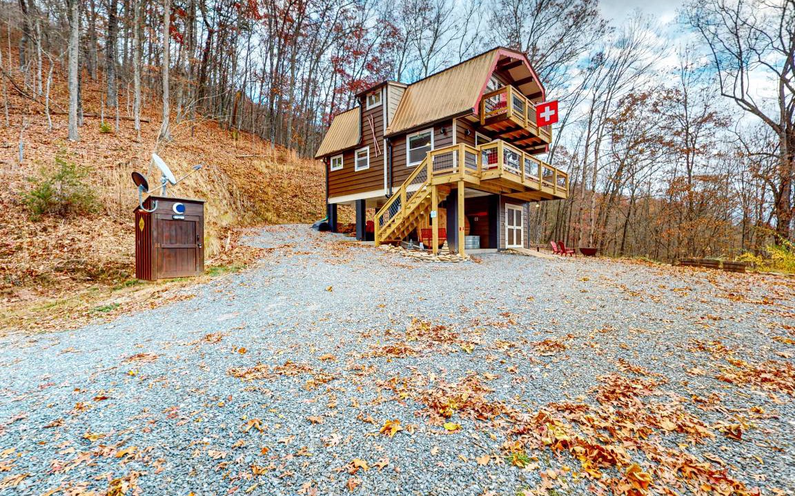 Bryson City Cabin | 105 m² Cabin ∙ 3 bedrooms ∙ 6 guests