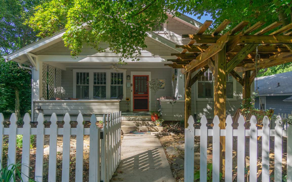 Historic Montford House | 145 m² House ∙ 2 bedrooms ∙ 4 guests