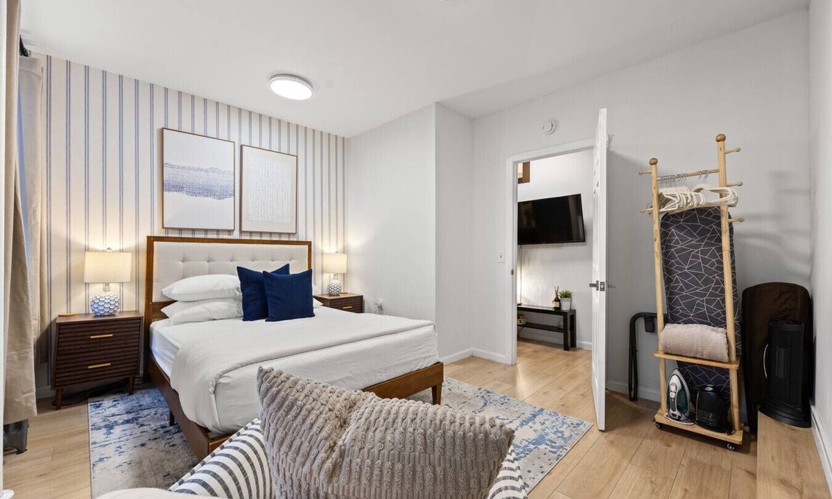 Midtown West Apartment | 2BR In Times Square Near Restaurants