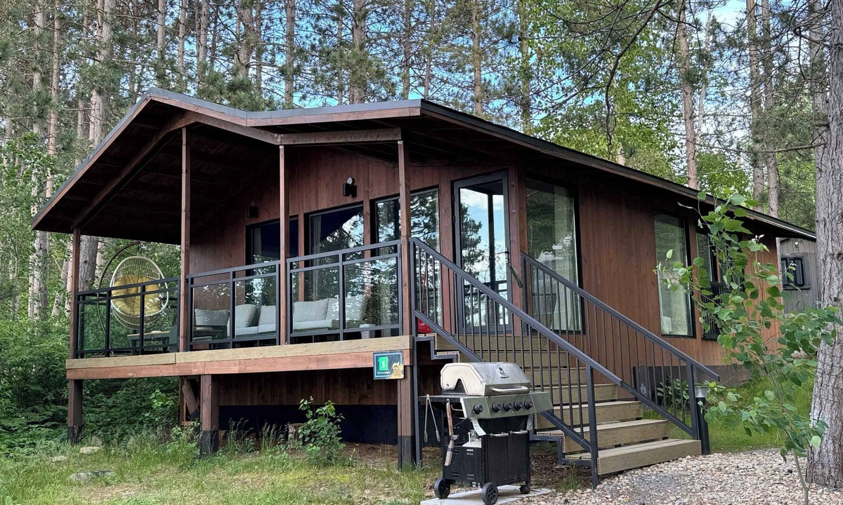 South Algonquin Cabin | Algonquin's Edge Resort | Waterview 5