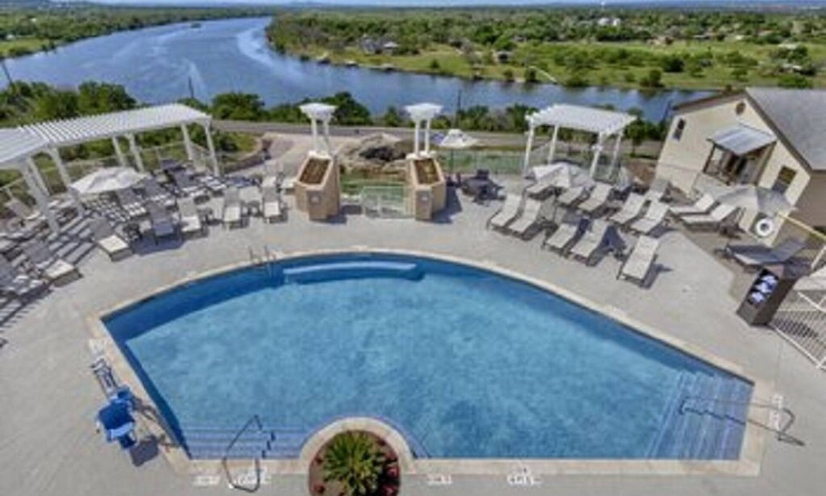 Marble Falls Resort | Awesome summers and gorgeous winters!