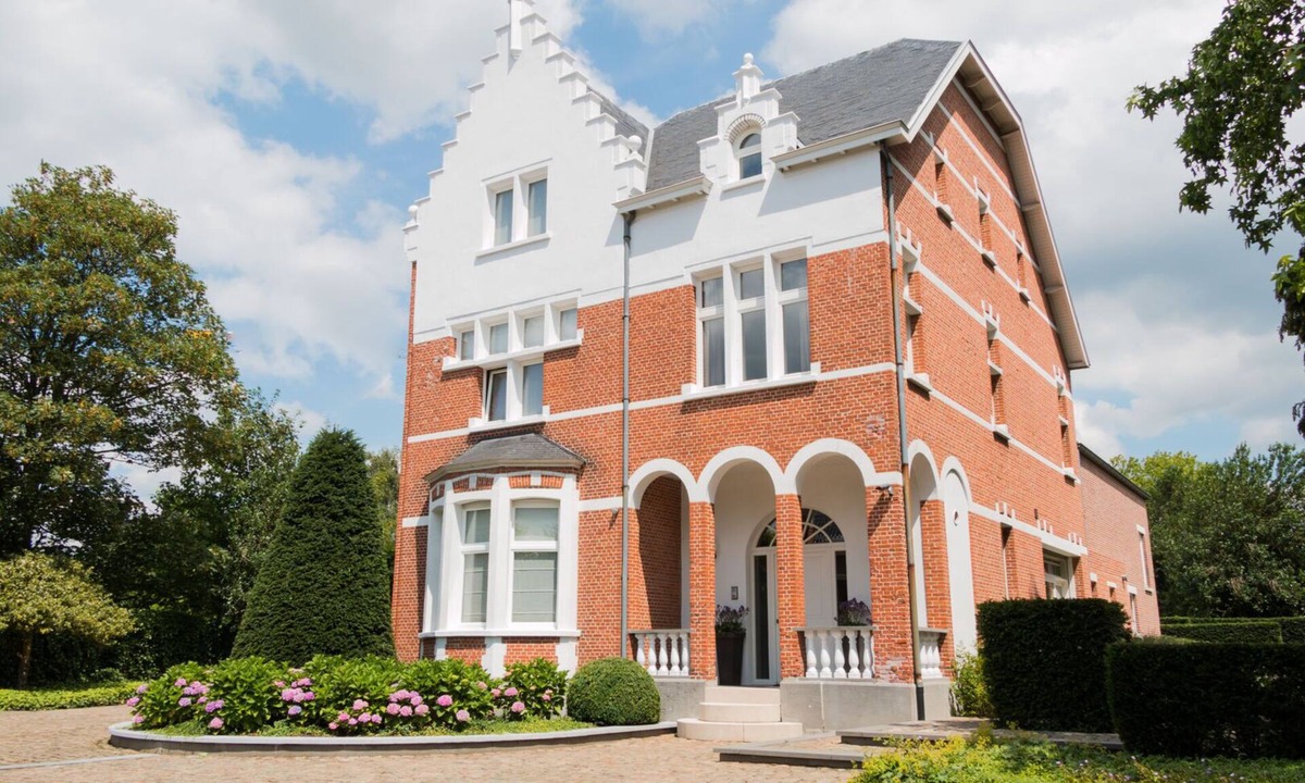 Bevel Villa | Beautifully Renovated Villa From 1925, Fully