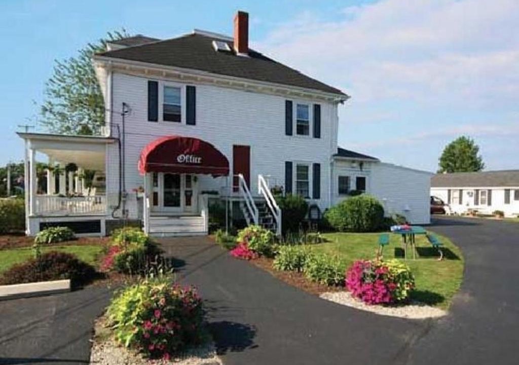 Wells Hotel | Carriage House Motel Cottages & Suites