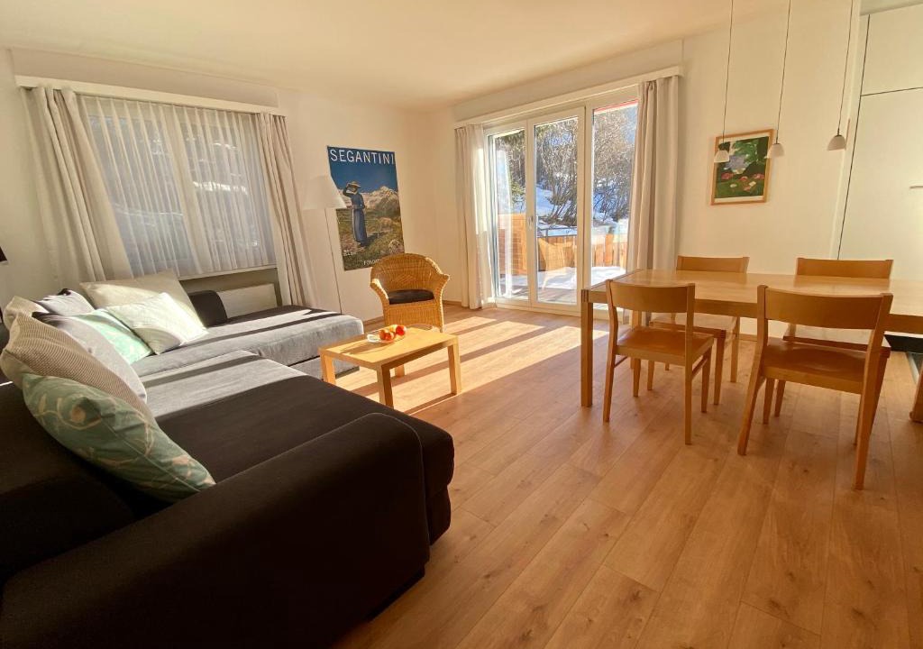 Savognin Apartment | Casa Zundregn - ein Bijou mit privater Terrasse und E-Mobility