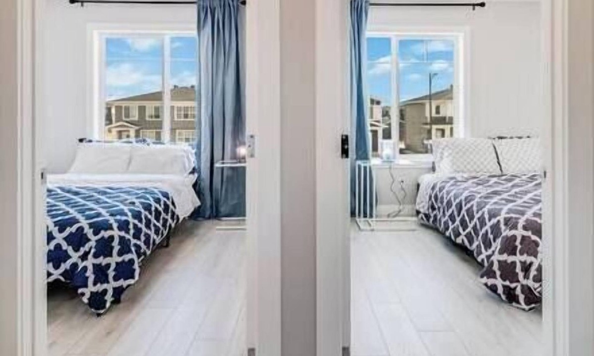 Chestermere House | Charming 3BR Getaway | A/C | 15m to YYC/Hwy