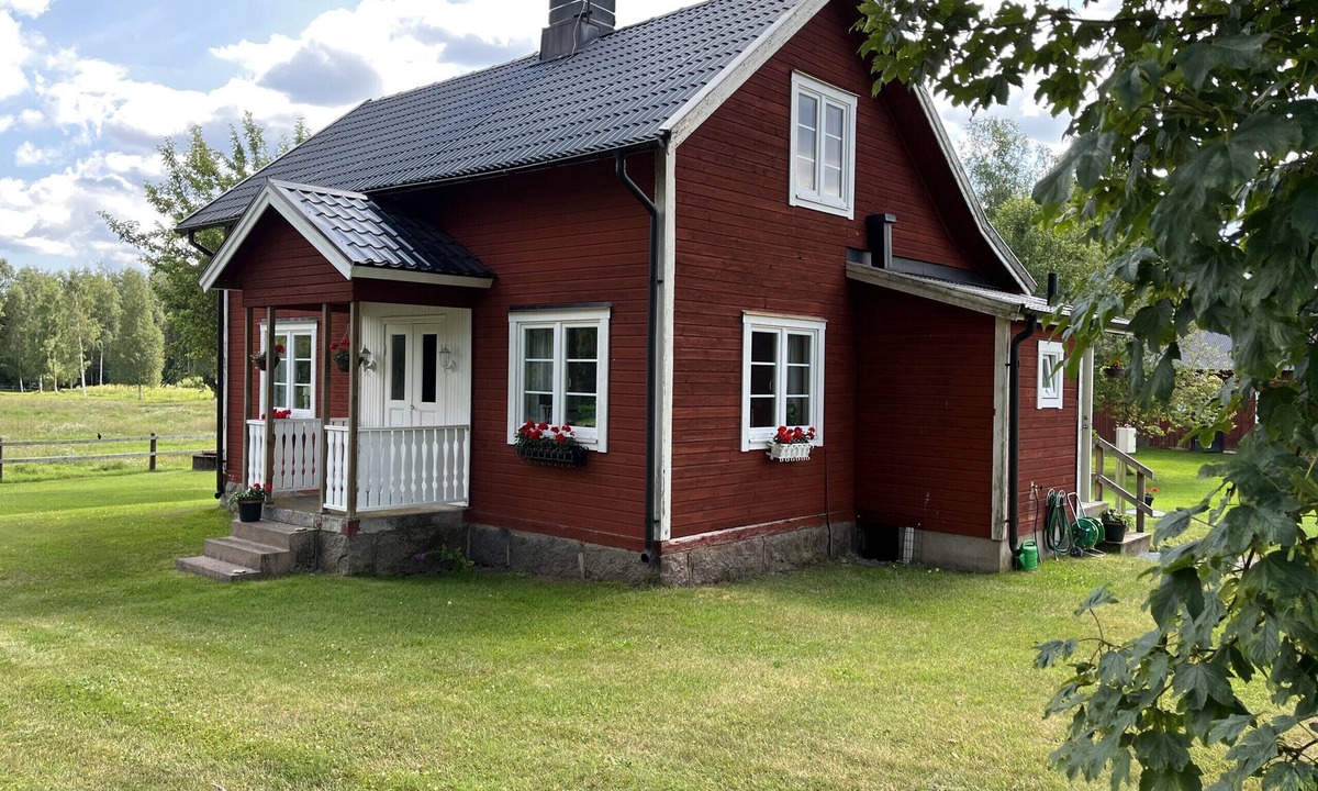 Vimmerby Villa | Charming red cottage by the golf course – near Vimmerby and Astrid Lindgren's World | SE05090