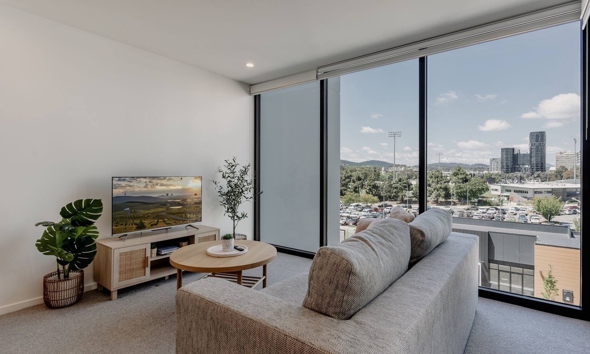 Phillip Apartment | Cosy 1-Bed with Pool, Gym and Secure Parking