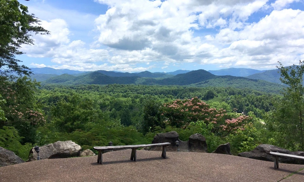 Townsend Cabin | GORGEOUS MTN VIEW☁Sleeps 21☁Hot Tub☁Game Room