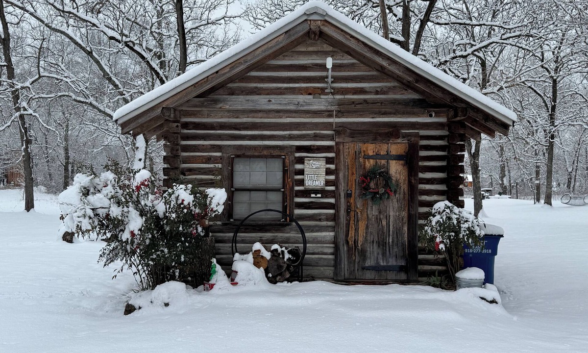 West Siloam Springs Cabin | Little Dreamer log cabin