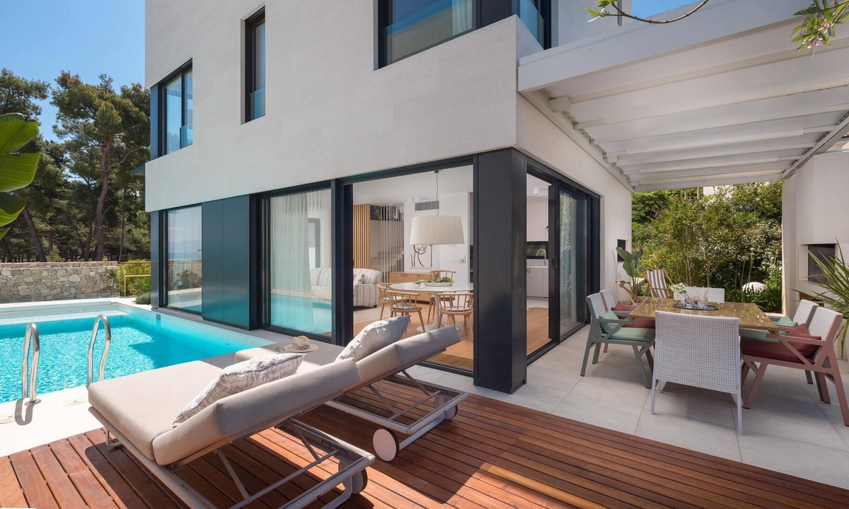 Sutivan Villa | Luxury Beachfront Villa Sutivan 3 with heated private pool at the beach in Sutivan - Brac