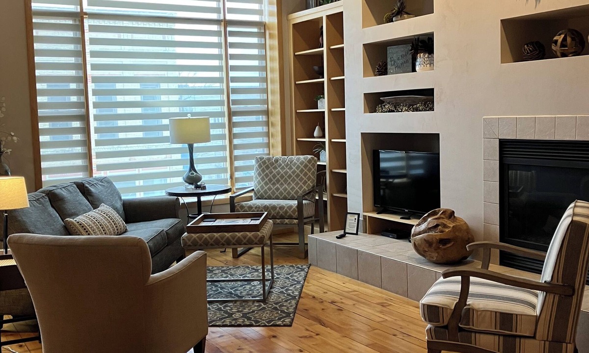 Sturgeon Bay Condo | Overlooking 3rd Avenue - Sturgeon Bay Door County Condo