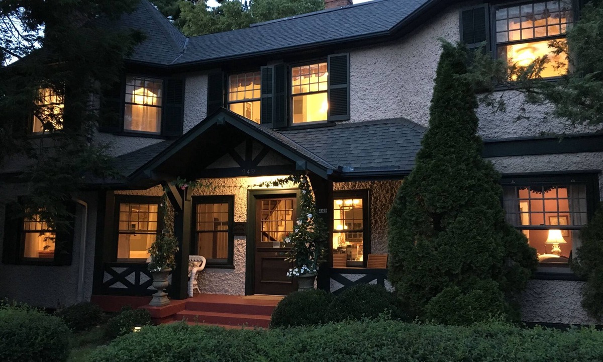 Historic Montford Bed & Breakfast | Pinecrest Bed & Breakfast
