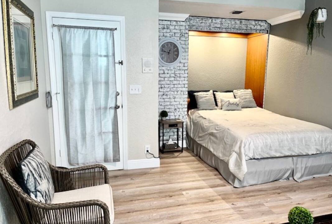 Pembroke Pines Resort | Private room ∙ 2 guests