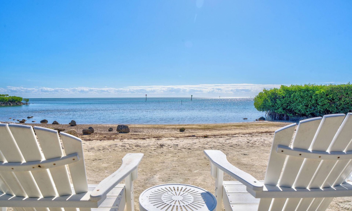 Islamorada House | Renovated Anglers Reef 2BR + Sleeper + Ocean Views, Pool, Marina, Sleeps 8