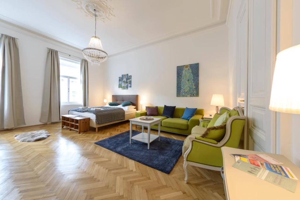 Innere Stadt Apartment | Senator Suite Stephansplatz by ichbucheAT