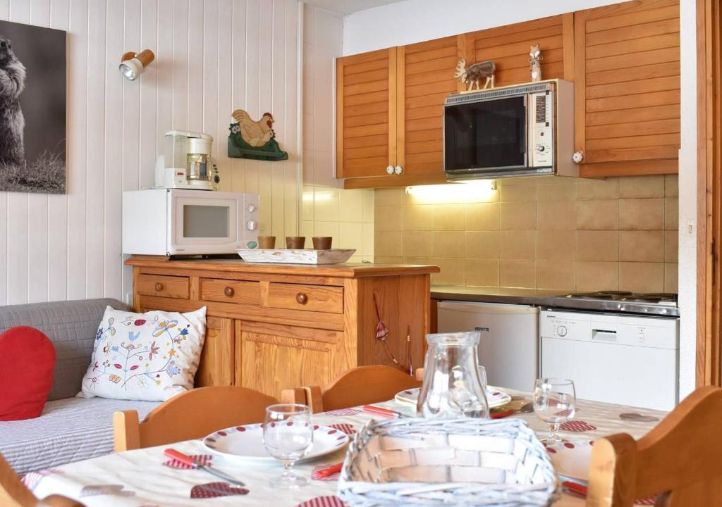 Meribel Centre Apartment | Studio cosy 4 pers, centre Méribel, pistes à 50m, proche commerces et restos - FR-1-180-312