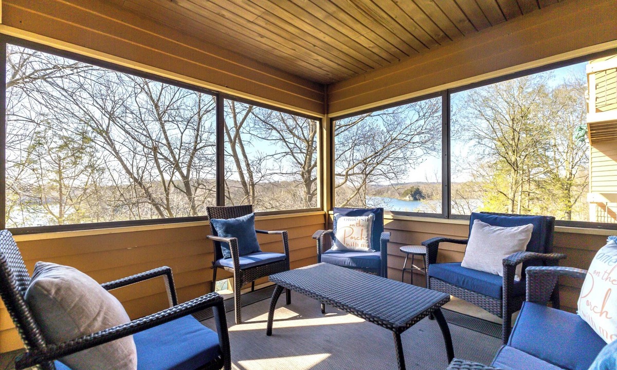 The Galena Territory Condo | The Cozy Lake Stay You've been Craving - Fireplace, Comfy Beds & Quiet!