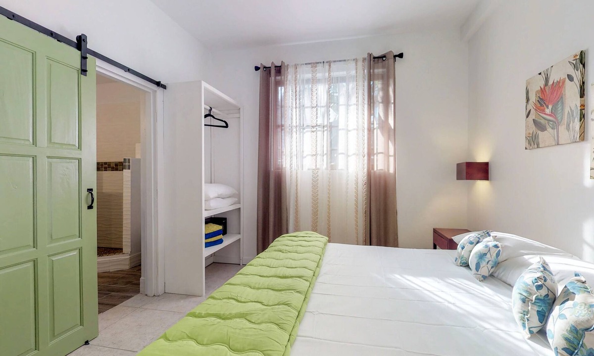 Caye Caulker House | Two open, tropical studios w/WiFi, partial AC & great location near the beach