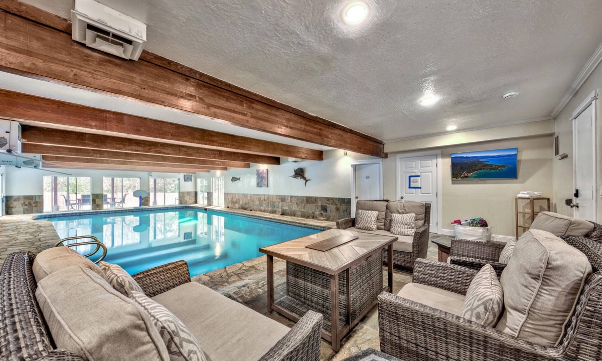 Round Hill Village House | Zephyr Cov 5BR4BA -Pool,Spa,Steam Rm,5 Min 2 Ski