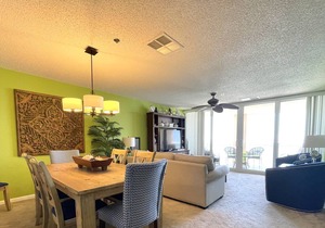 DESIGNER BEACH PENTHOUSE, 1900 SQ FT, N&S VIEWS, WIFI, 2 BALCONIES, ALL EXTRA