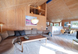 In the choice of materials for this beautiful craftsman house a lot of attention was paid to good qu