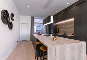 Luxurious apartment in town house near the beach