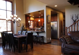 Luxurious & Spacious 4 Bdrm+Bonus Room Townhouse,Ski-in/Ski-out,Hot Tub,BBQ,View