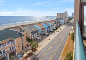 Steps from the ocean, spacious condo w/fitness center, indoor and outdoor pools, hot tub