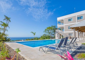 Sting Ray at Sea Scape, studio with huge pool + amazing views