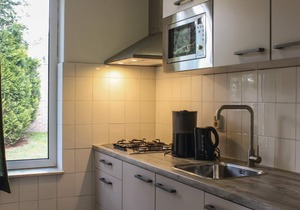 This vacation home in Vledder is located on a wooded and inviting vacation park in Drenthe.