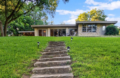 Canyon Lake Cabin | 112 m² Cabin ∙ 2 bedrooms ∙ 6 guests