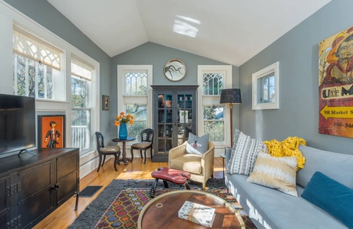 Historic Montford House | 145 m² House ∙ 2 bedrooms ∙ 4 guests