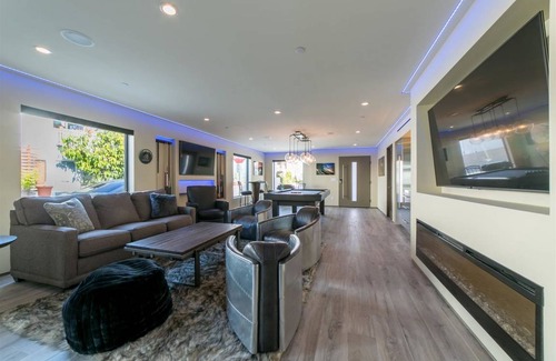 Balboa Peninsula House | 232 m² House ∙ 5 bedrooms ∙ 11 guests