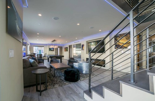 Balboa Peninsula House | 232 m² House ∙ 5 bedrooms ∙ 11 guests