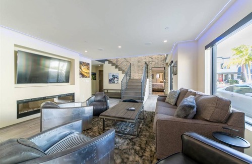 Balboa Peninsula House | 232 m² House ∙ 5 bedrooms ∙ 11 guests