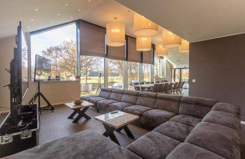 Neerpelt Villa | 400 m² Villa ∙ 4 bedrooms ∙ 12 guests