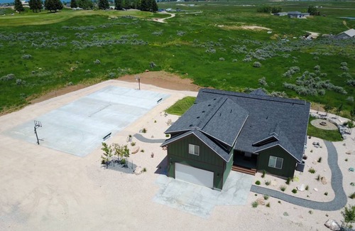 Sweetwater Cabin | 418 m² Cabin ∙ 8 bedrooms ∙ 35 guests