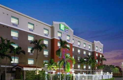 Pembroke Pines Hotel | 98 m² Hotel ∙ 127 guests