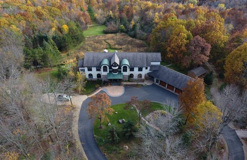 Baraboo Cabin | Lodge ∙ 1 bedroom ∙ 2 guests