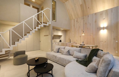 Zolder House | Luxury lodge for 6 people with jacuzzi, surrounded by nature and equipped with high-quality amenities.