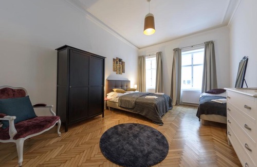 Innere Stadt Apartment | Senator Suite Stephansplatz by ichbucheAT
