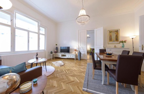 Innere Stadt Apartment | Senator Suite Stephansplatz by ichbucheAT