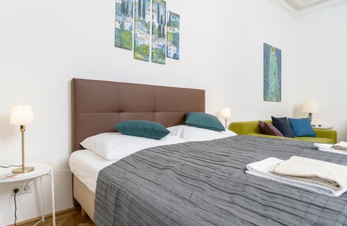 Innere Stadt Apartment | Senator Suite Stephansplatz by ichbucheAT