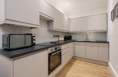 Edinburgh Apartment | Spectacular City Centre Apartment. Sleeps up to 4. Brand New!
