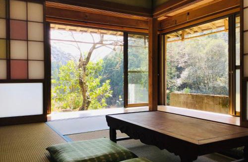 Hata-gun Apartment | 古民家宿 寝つきいいキツネ