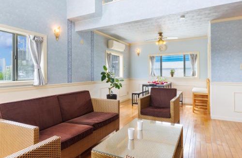 Kadena-cho House | 最大12名 沖縄アリーナ近く アメリカンビレッジまで車で10分 White Terrace