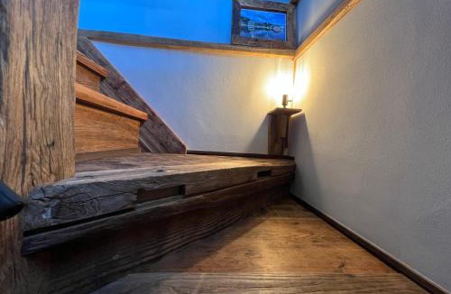 Takayama Apartment | 板倉の宿 白栗