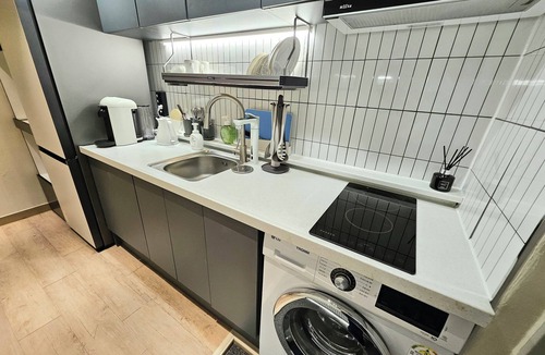 Yongin Apartment | 감성복층 주차무료 빔프로젝트 스탠바이미 명지대5분 용인대 에버랜드 용인민속촌 역북지구내 역북동 용인시청