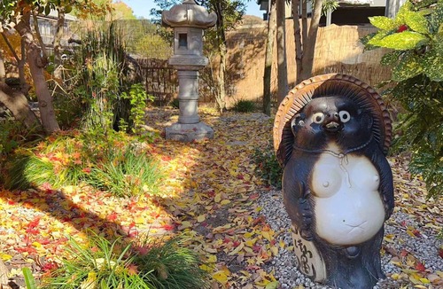 Kani House | 107 year old house, 100 year old townhouse. Convenience store, pharmacy, supermarket within 2 minutes walk. Groups of 20 people can stay. Natural hot spring within 5 minutes drive, seafood market, tourist attractions Inuyama Castle and Meiji Village nearb